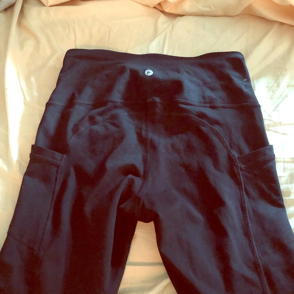 Workout leggings. 90 degrees by reflex